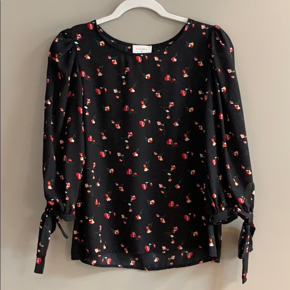 Everly Black Floral Tie-Sleeve Blouse Small